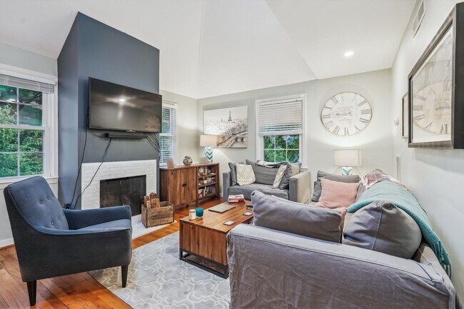 Building Photo - Beautiful 1BR/Loft at Rock Creek Garden Co...