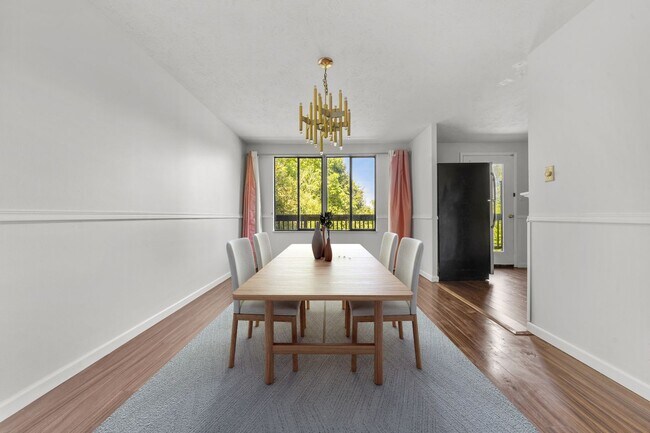 Building Photo - Recently Updated Home in Canonsburg!