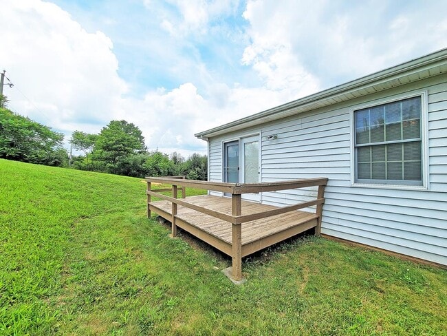 Building Photo - 330 Jones Ln