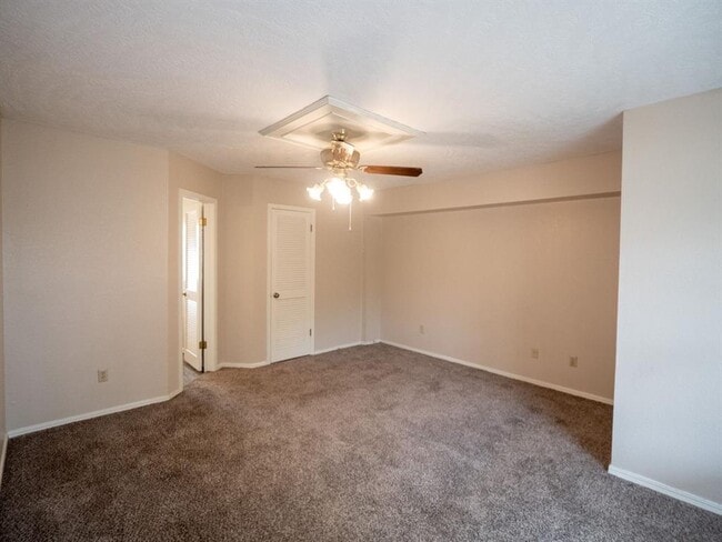 Building Photo - 3201 Creekwood Ct