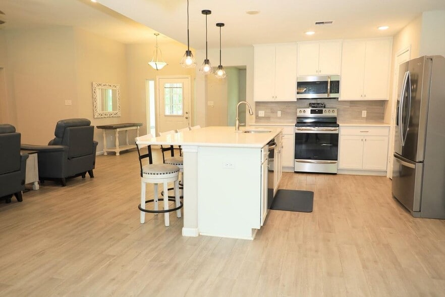 Building Photo - 131 Feldspar Ln