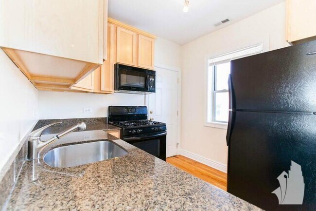 Building Photo - 2 bedroom in Chicago IL 60613