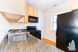 Building Photo - 2 bedroom in Chicago IL 60613
