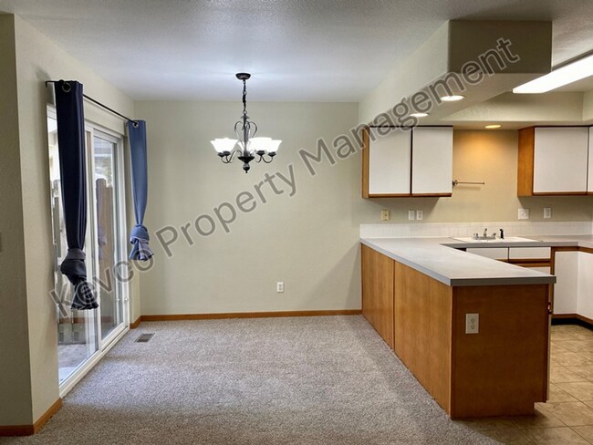 Building Photo - 1637 Westbridge Dr
