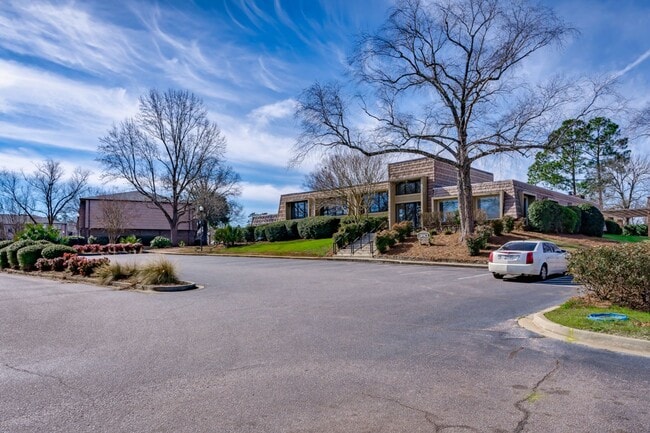 Building Photo - Welcome Home – Spacious Apartment with Mod...