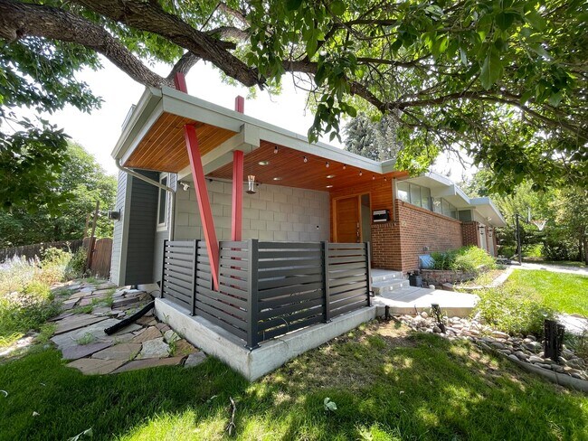 Building Photo - Show Stopper!