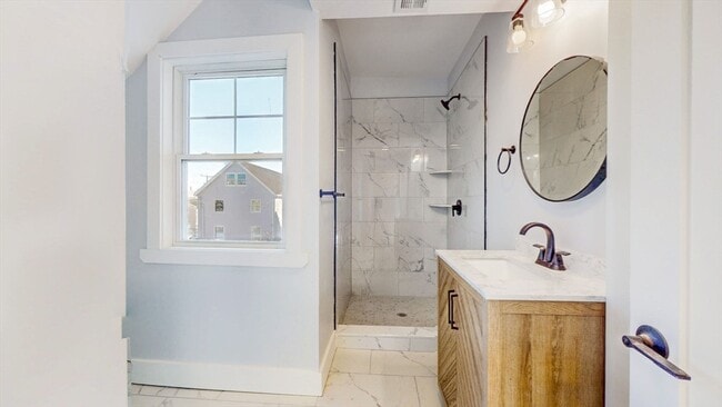 Building Photo - 24 Alfred St