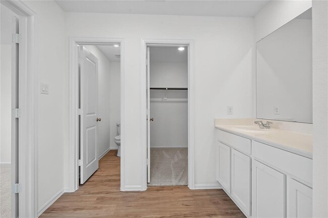 Building Photo - 5111 Sunvalley Bend Dr