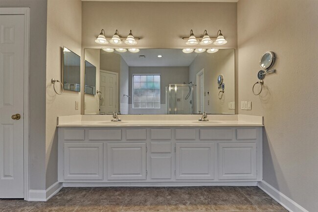 Building Photo - 15 W Stony End Pl