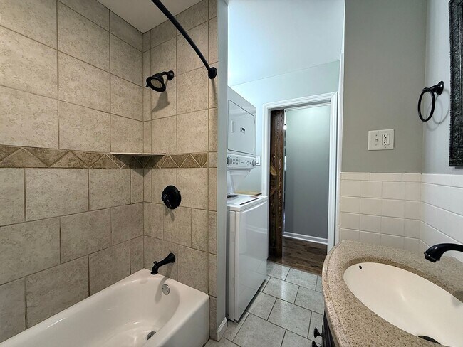 Building Photo - 3 Bedroom / 2 Bath Home for Rent – S Knox - Ideal for students. Lawn care included!