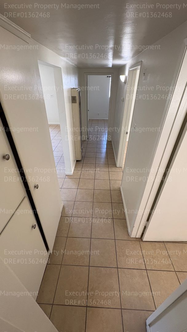 Building Photo - 3 bedroom 1 bathroom house located near E. California Ave/ Mt Vernon Ave