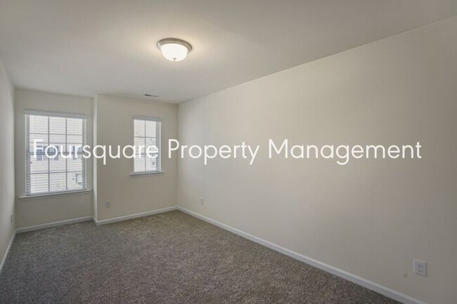 Building Photo - Townhome | Open Floor Plan | Washer/Dryer ...