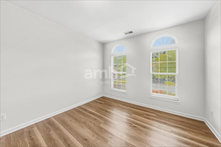 Building Photo - 5071 Sunburst Ln