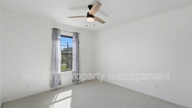 Building Photo - 1198 Green Hill Dr
