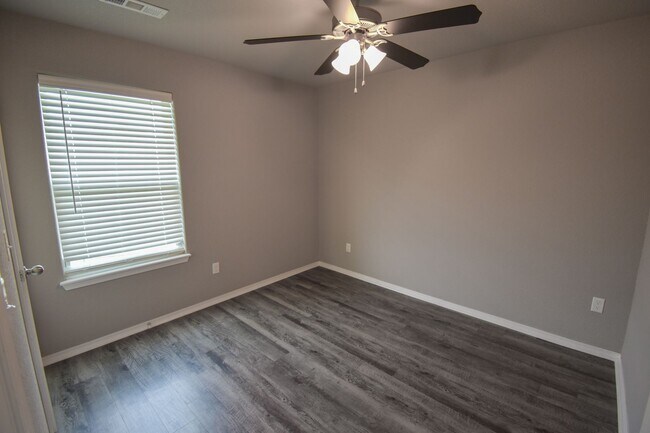 Building Photo - 820 Hindman Dr
