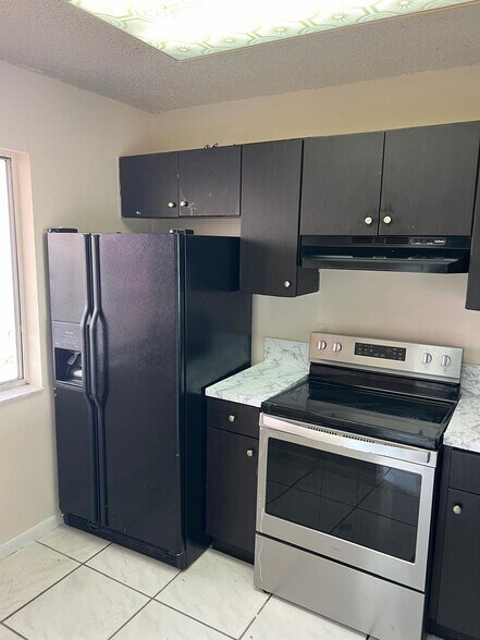 Building Photo - 8600 N Sherman Cir