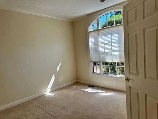 Building Photo - Beautiful home for rent in Fords Colony! Available Now!