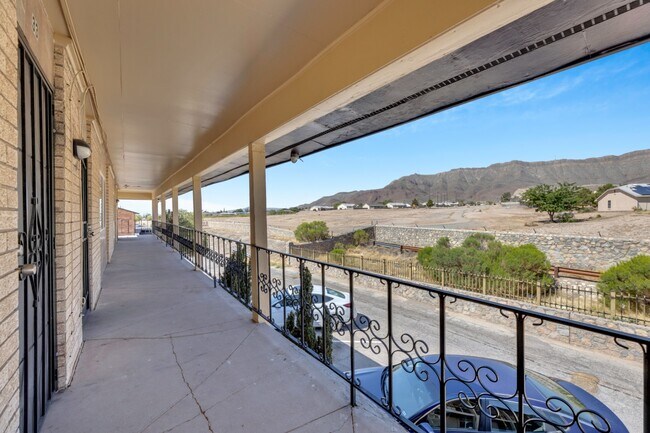 Primary Photo - 3300 Hayes Ave