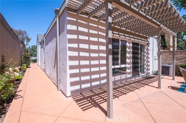 Building Photo - 3 Willow Tree Ln