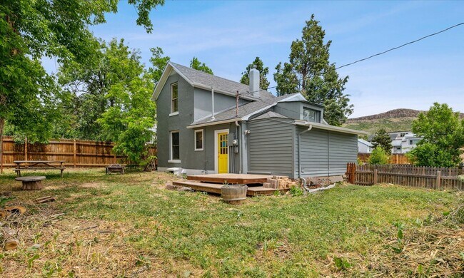Building Photo - 512 Cheyenne St