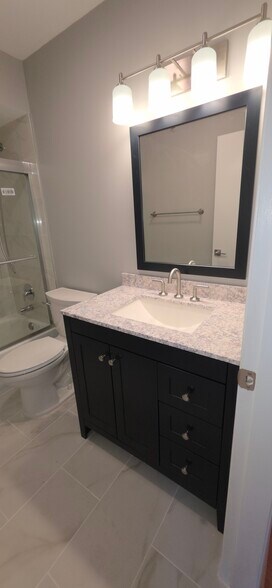 Building Photo - 4132 Cove Ln