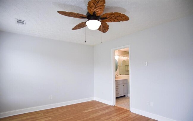 Building Photo - 6616 Splashwater Dr