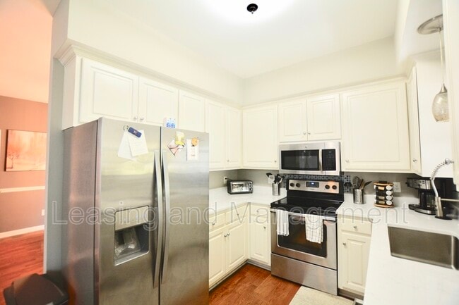 Building Photo - 813 Harbor Pl Dr