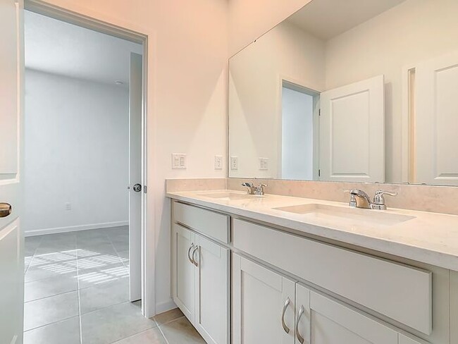 Building Photo - New Luxury Townhome in Celebration with All porcelain tiled floors. Island Village new construction