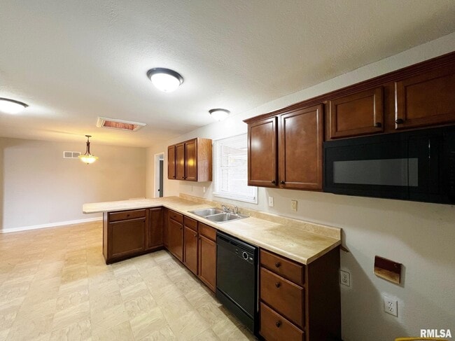 Building Photo - 2109 N Windermere Ave