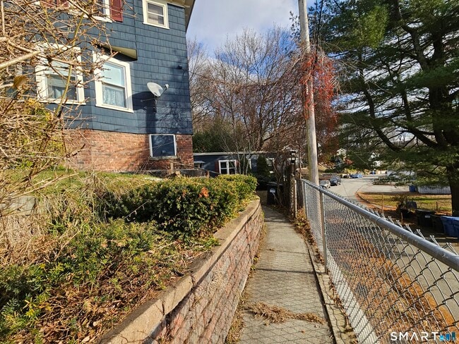 Building Photo - 57 Warren St