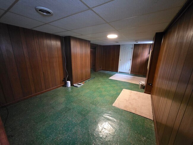 Building Photo - 3 Bed 1 Bath in Coraopolis, PA