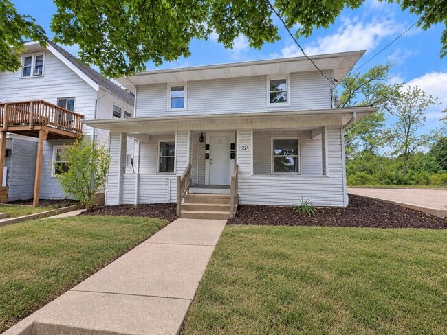 Building Photo - 1224 Pondview Ave