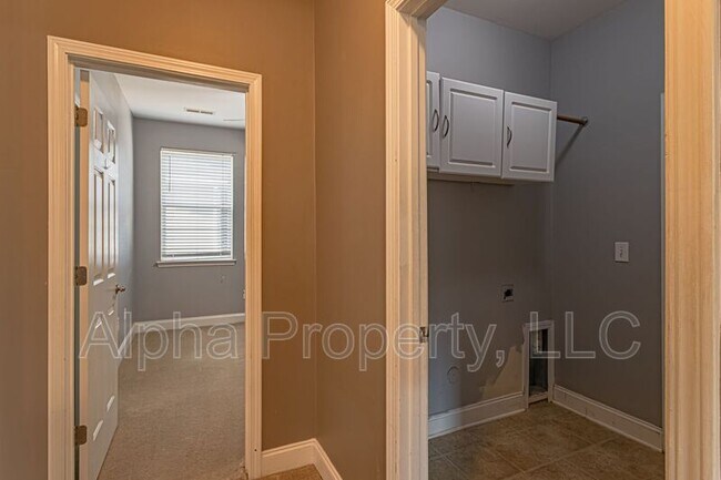 Building Photo - 135 Raven Hill Way