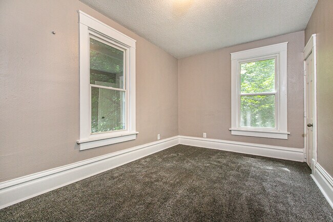 Building Photo - 400 Kaufmann Ave