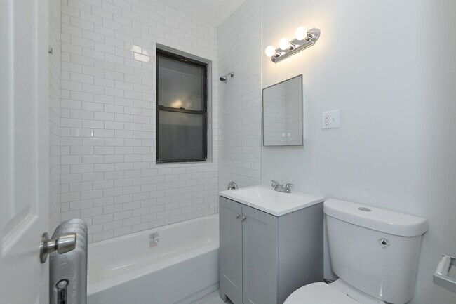 Building Photo - 5461 S Everett Ave