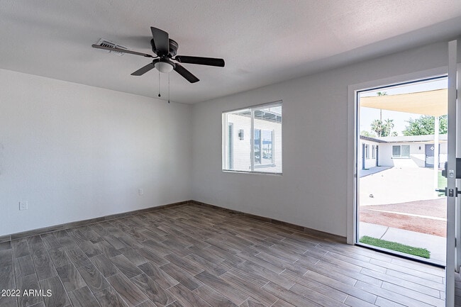 Building Photo - 37 E El Parque Dr