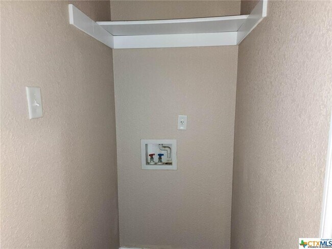 Building Photo - 501 Straws Mill Rd