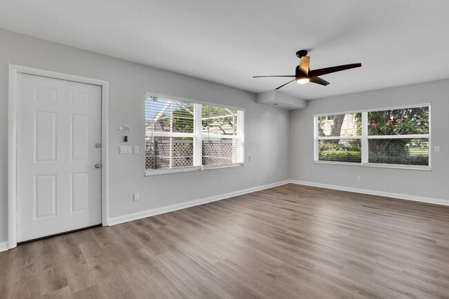 Building Photo - 8156 Chelsea 56c Ct