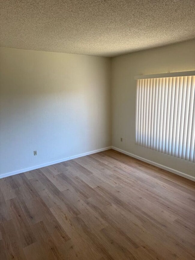 Building Photo - Beautiful 3 Bedroom 2 Bath Duplex in Castro Valley School District