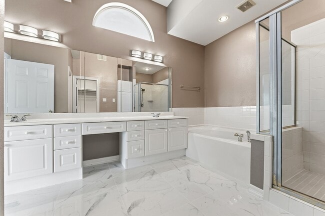 Building Photo - 827 Rosine St