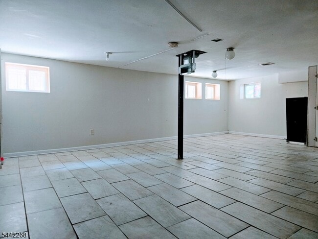 Building Photo - 91 Mead St