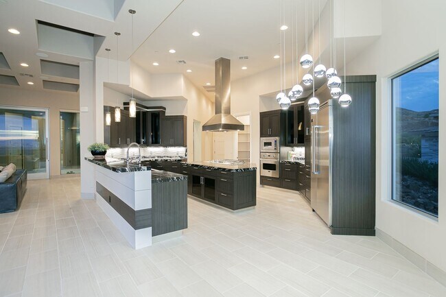Building Photo - UNUBSTRUCTED VIEWS FROM THIS MACDONALD HIG...