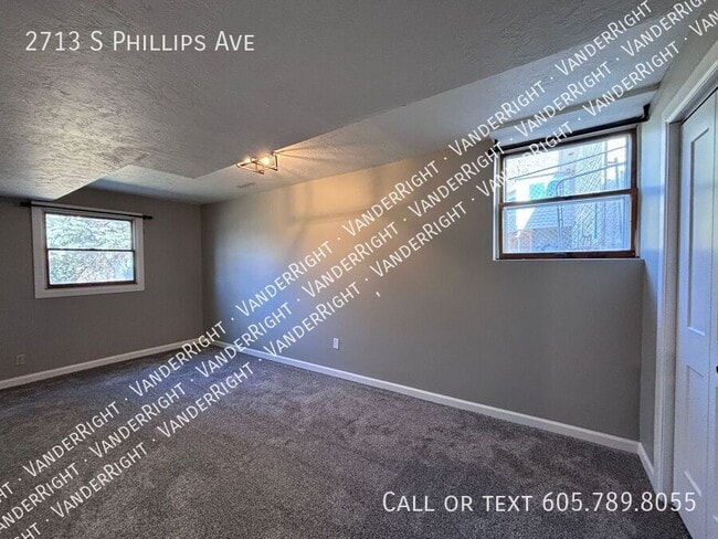 Building Photo - 2713 S Phillips Ave