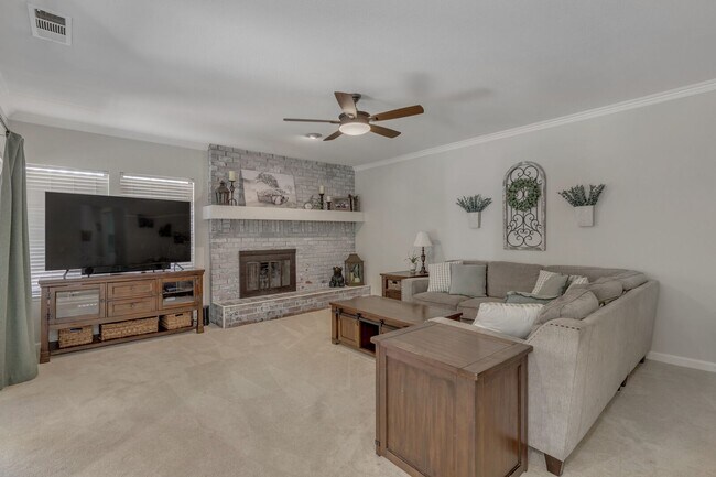 Building Photo - 1856 Ridgeview Dr