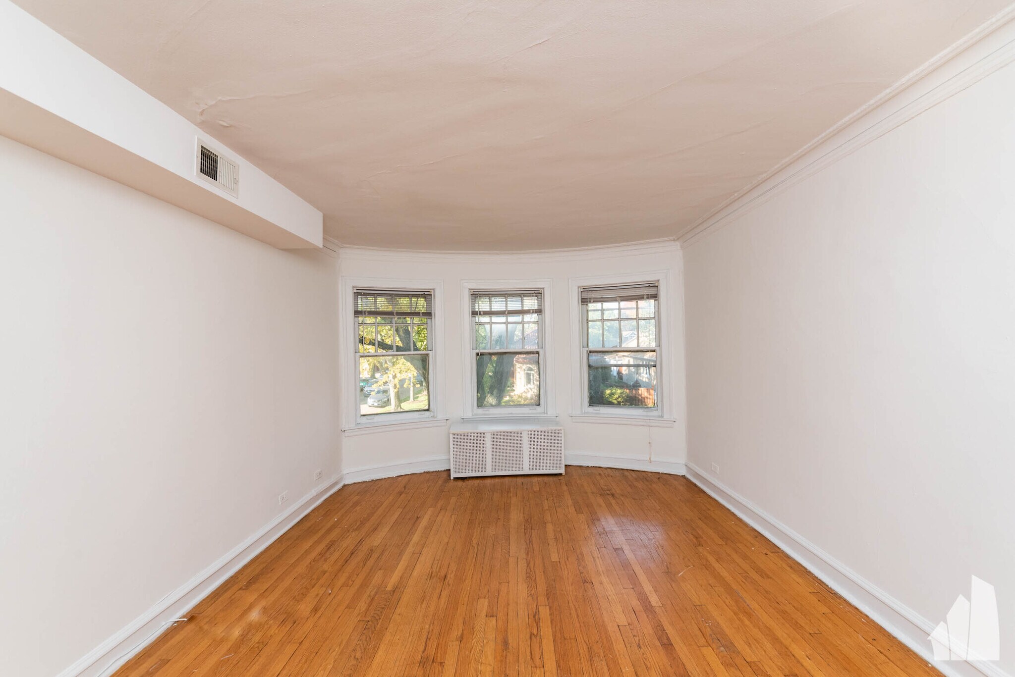 Building Photo - 2654 W Ardmore Ave