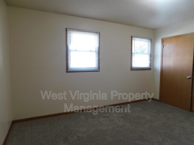 Building Photo - 190 Cardinal Wy