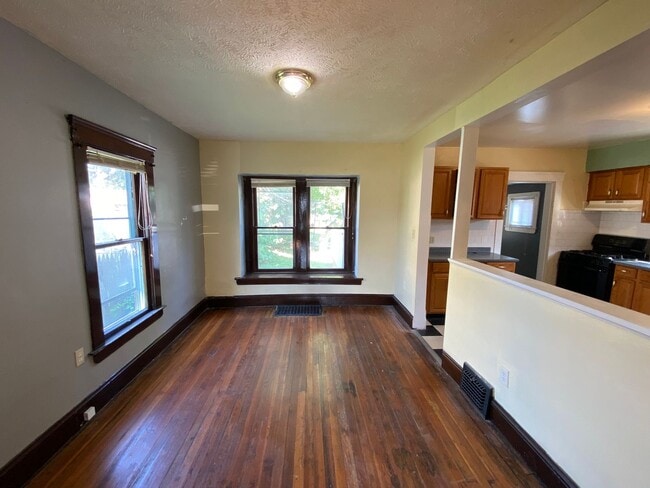 Building Photo - ? Comfortable 3-Bedroom, 1.5-Bathroom Home...