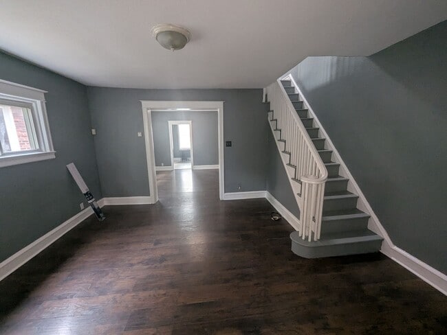 Building Photo - 821 Rader Ave