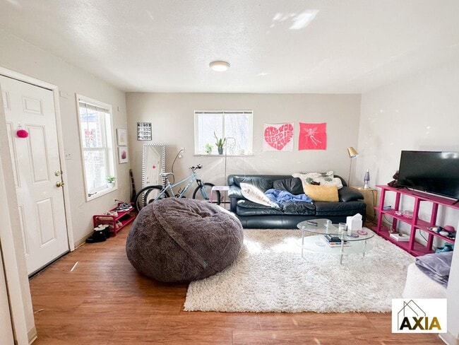 Building Photo - 715-723 19th