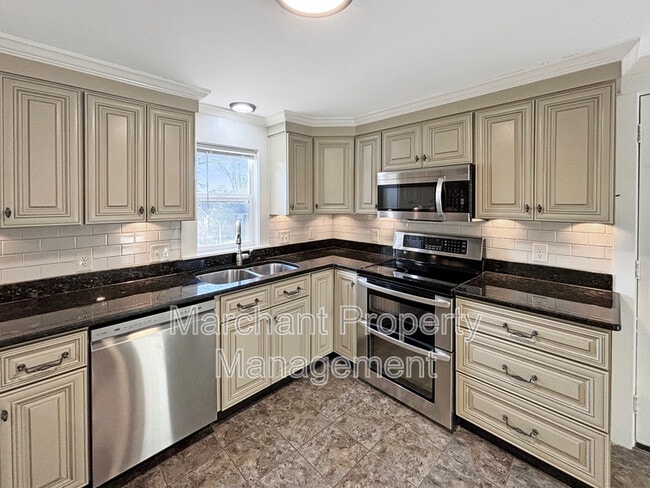 Building Photo - 8 E Sable Ct